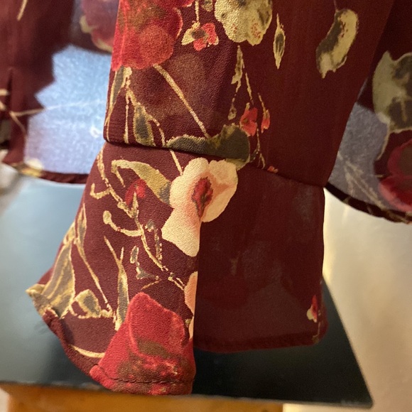 Beautiful Floral Venezia Bottom Pleated Blouse - Picture 3 of 10